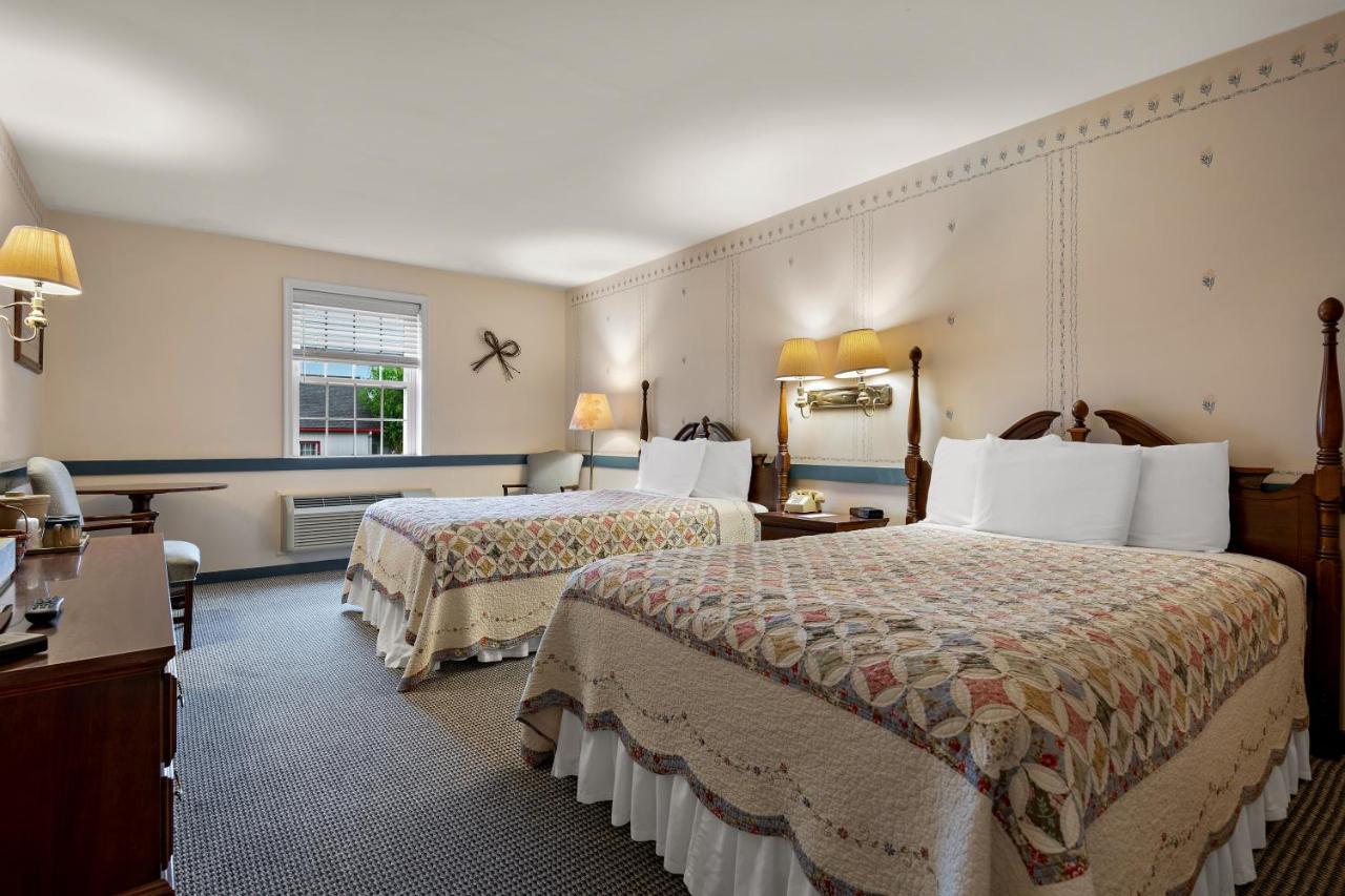 Country Living Inn Smoketown  エクステリア 写真