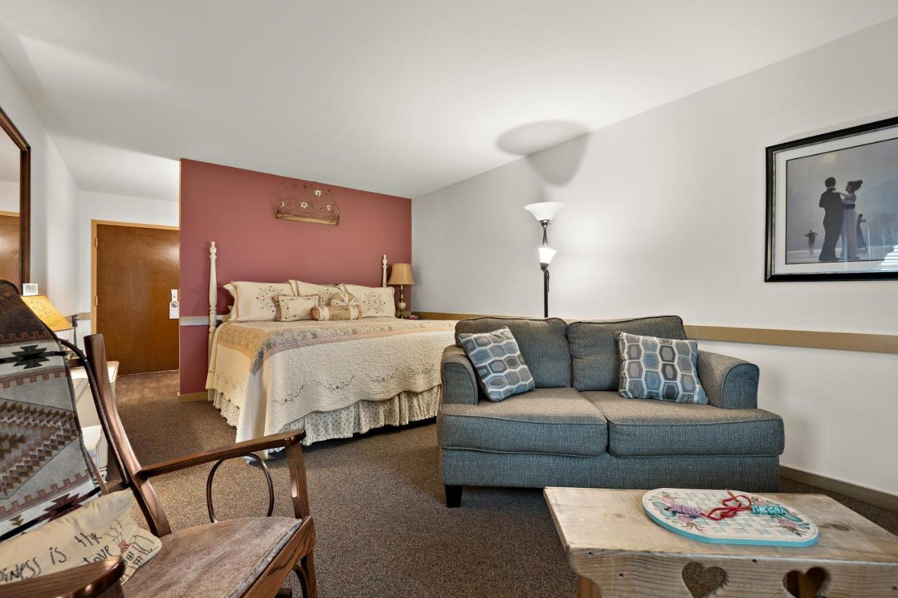 Country Living Inn Smoketown  エクステリア 写真