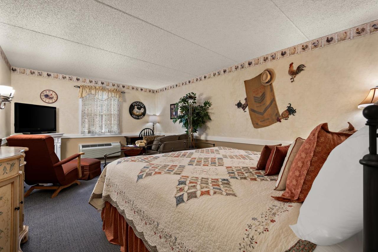 Country Living Inn Smoketown  エクステリア 写真