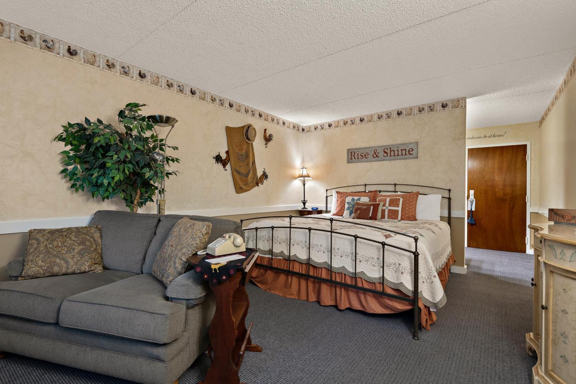 Country Living Inn Smoketown  エクステリア 写真