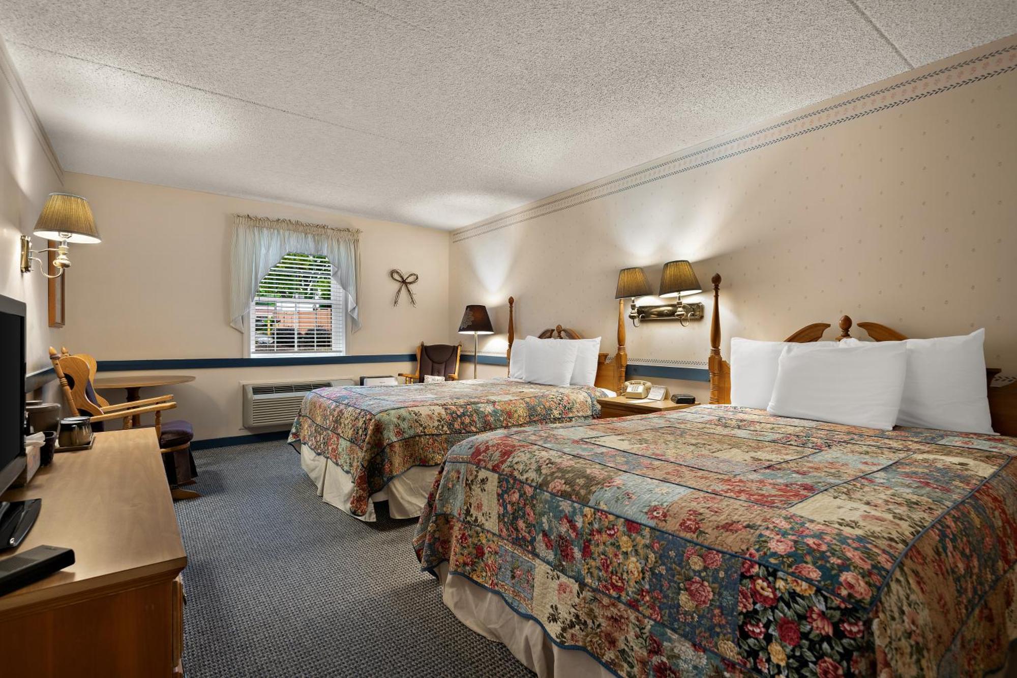 Country Living Inn Smoketown  エクステリア 写真