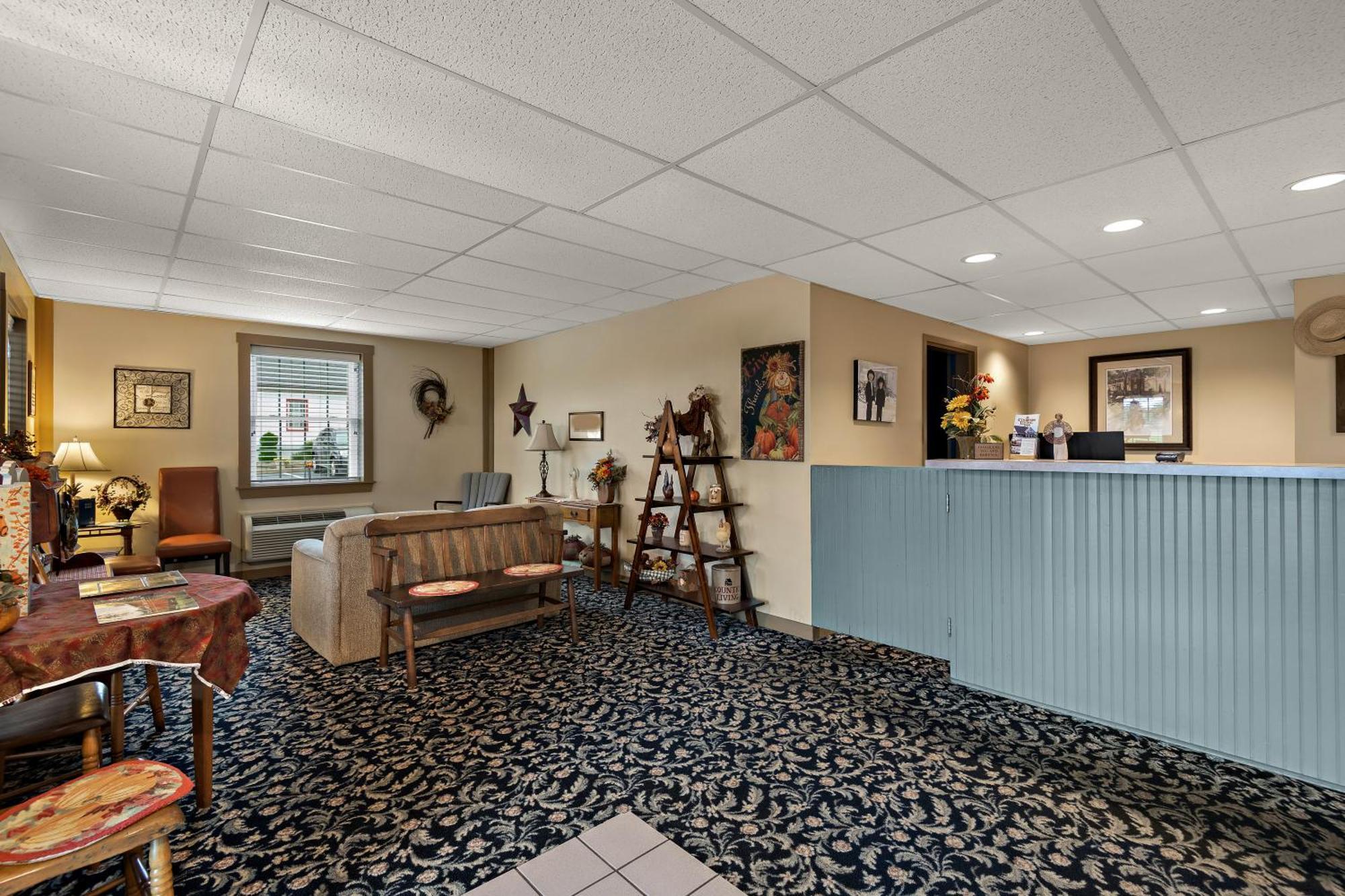 Country Living Inn Smoketown  エクステリア 写真