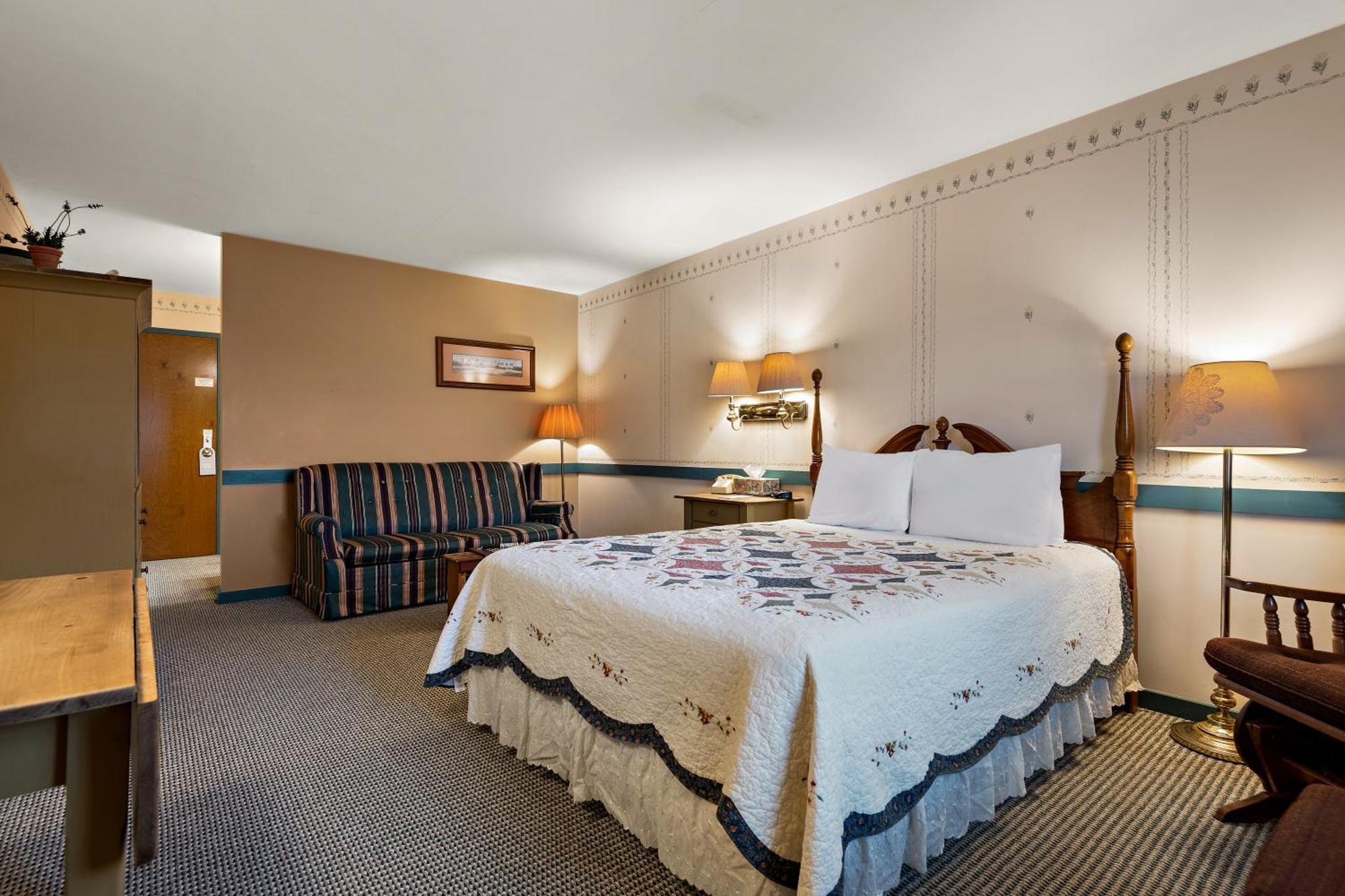 Country Living Inn Smoketown  エクステリア 写真